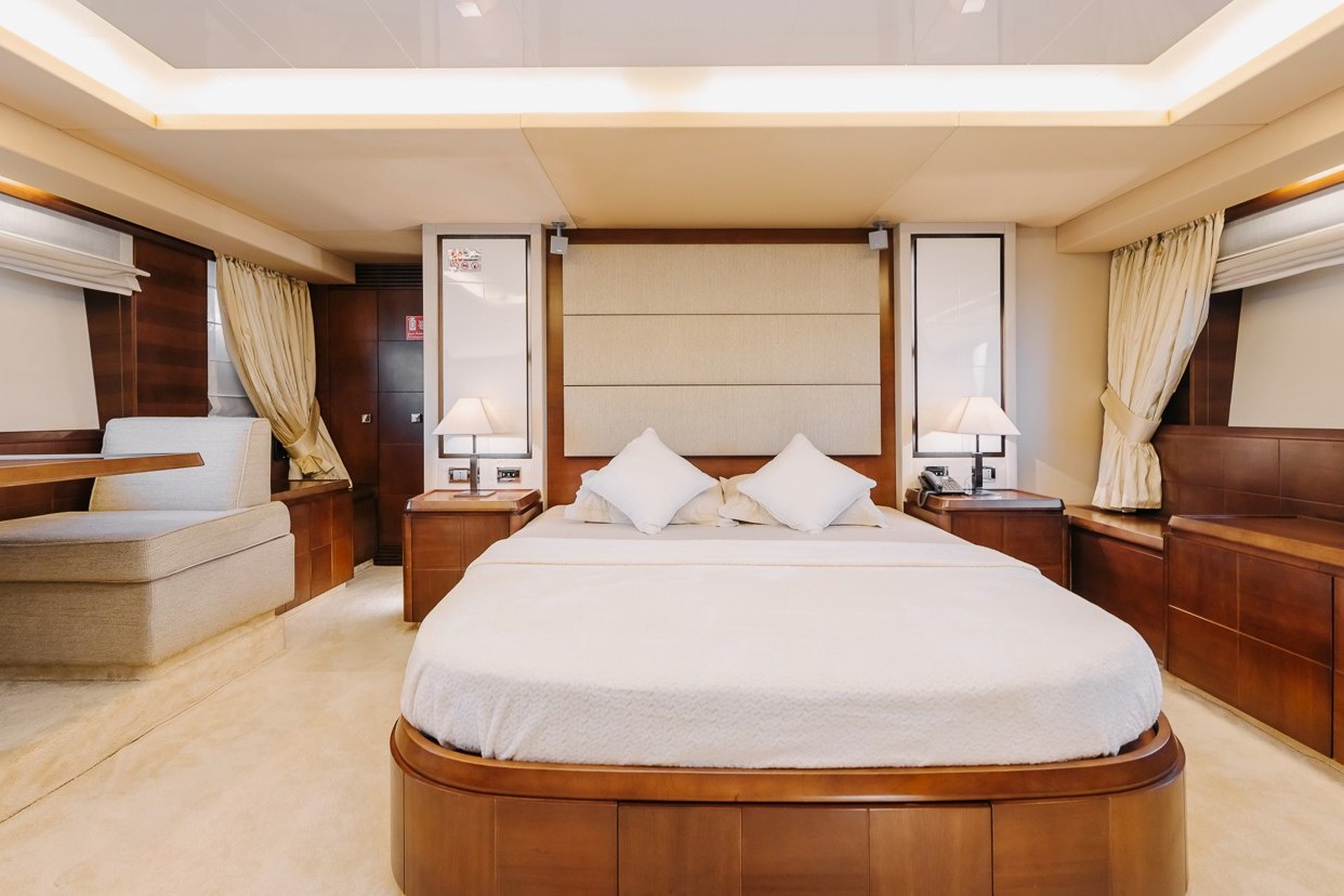 View 12: Azimut Viktoria
