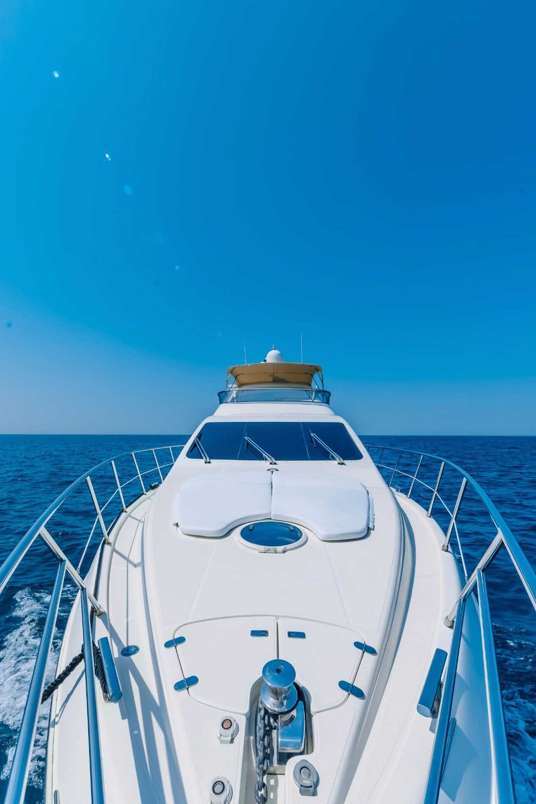 View 7: Azimut White Pearl