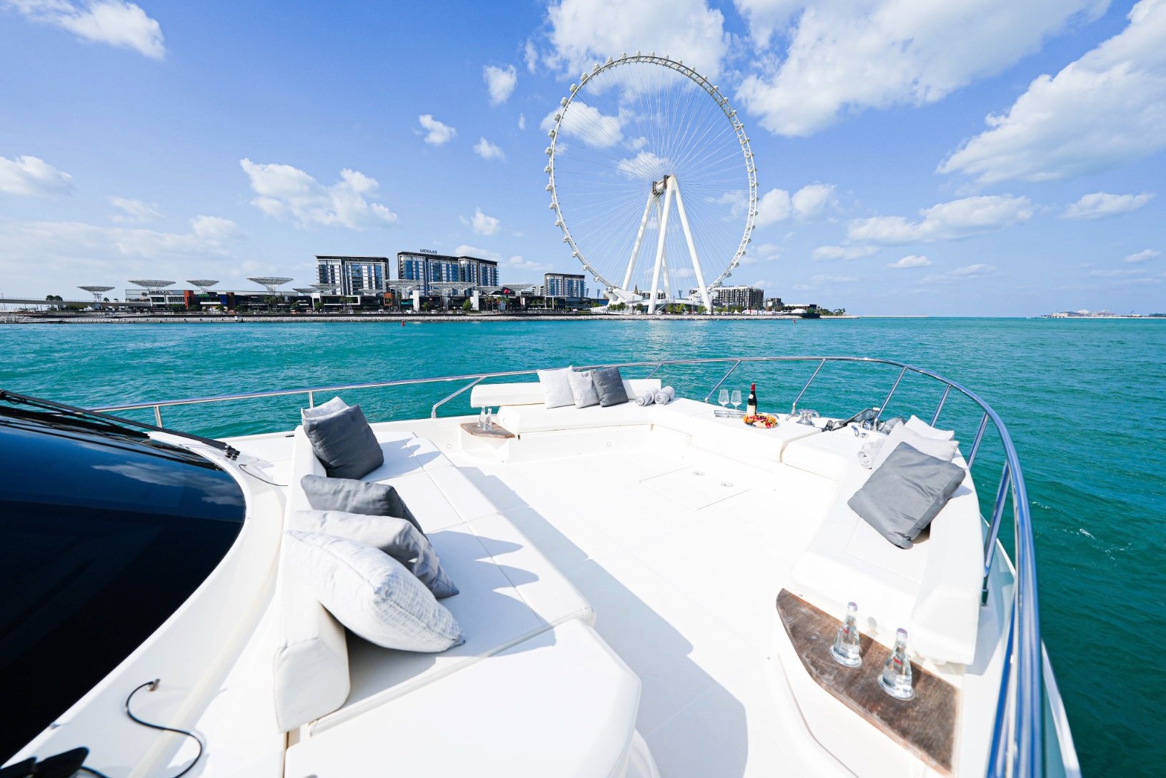 View 12: Ferretti 67 ft