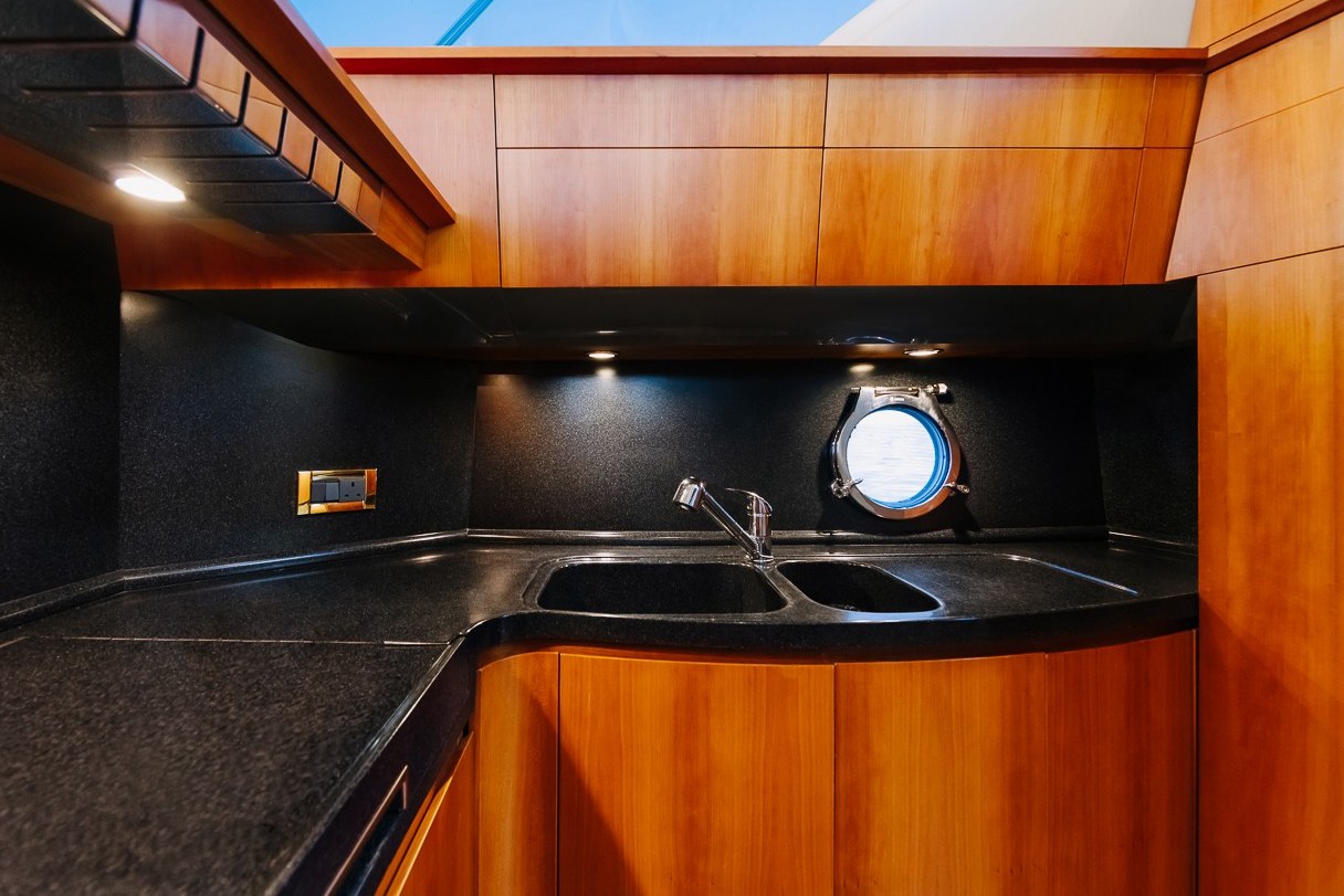 View 7: Azimut Candy