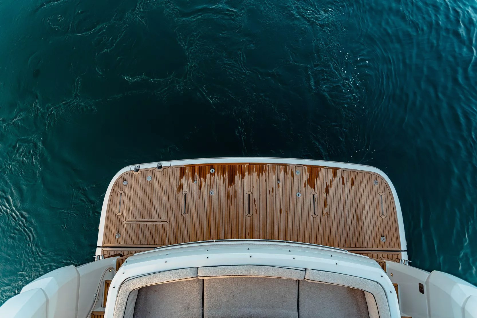View 14: Azimut Magellano 66 ft