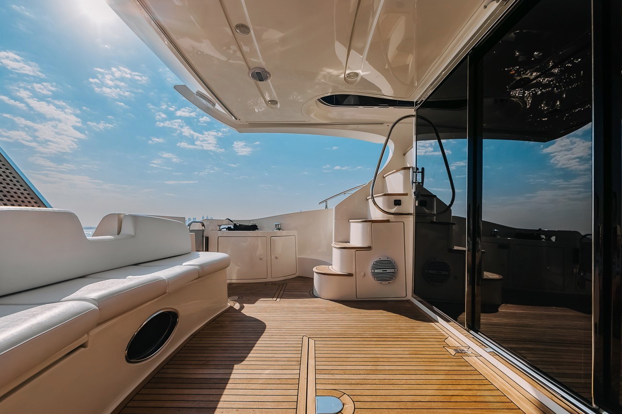 View 6: Azimut Candy