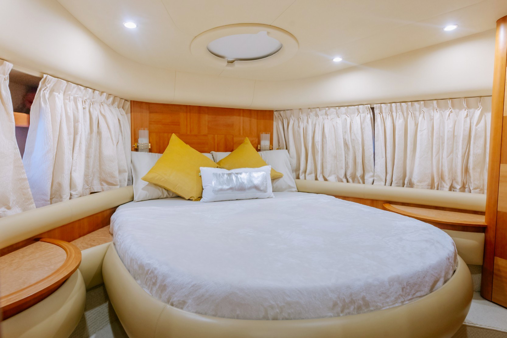 View 9: Azimut White Pearl