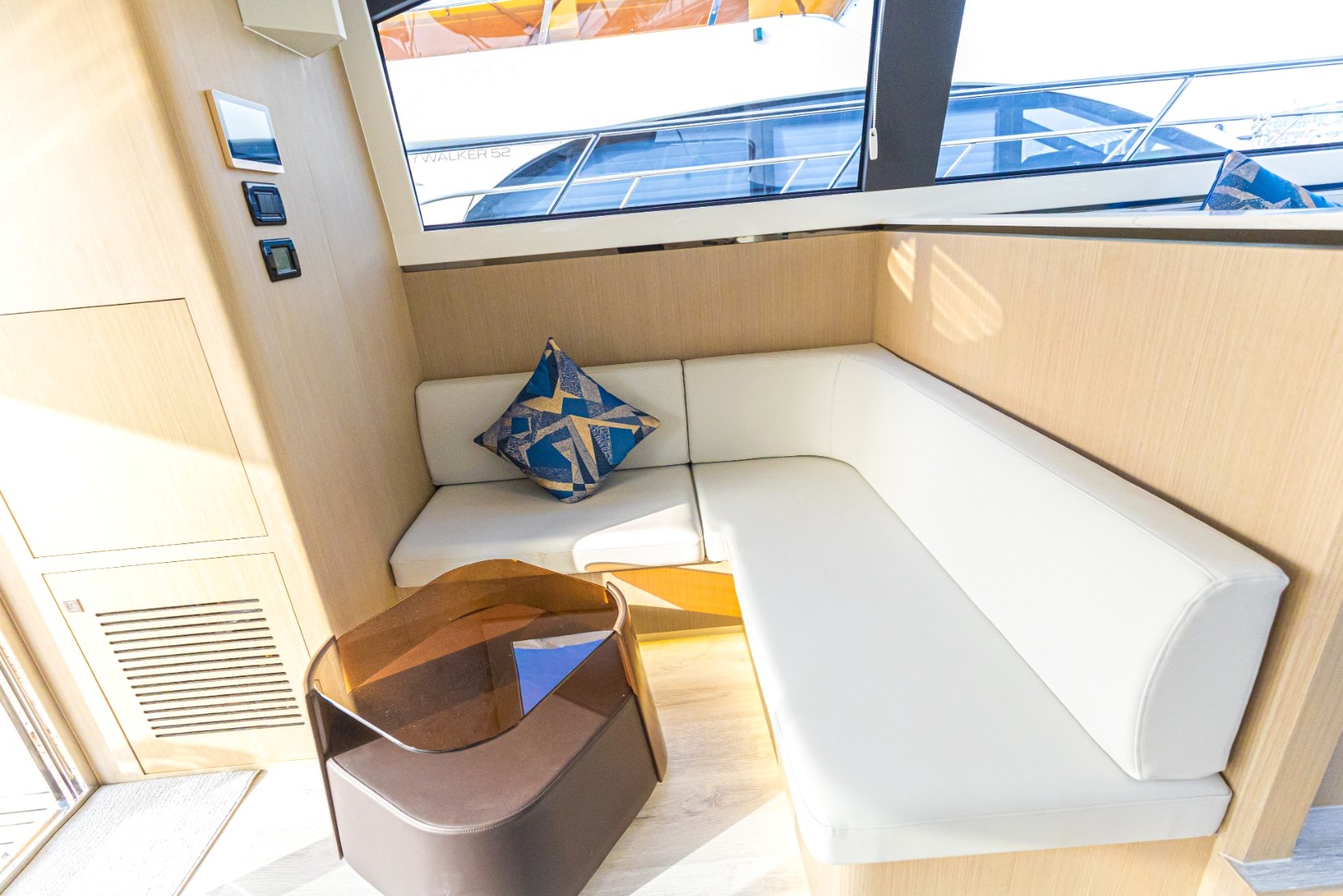 View 3: Sky Walker Axa