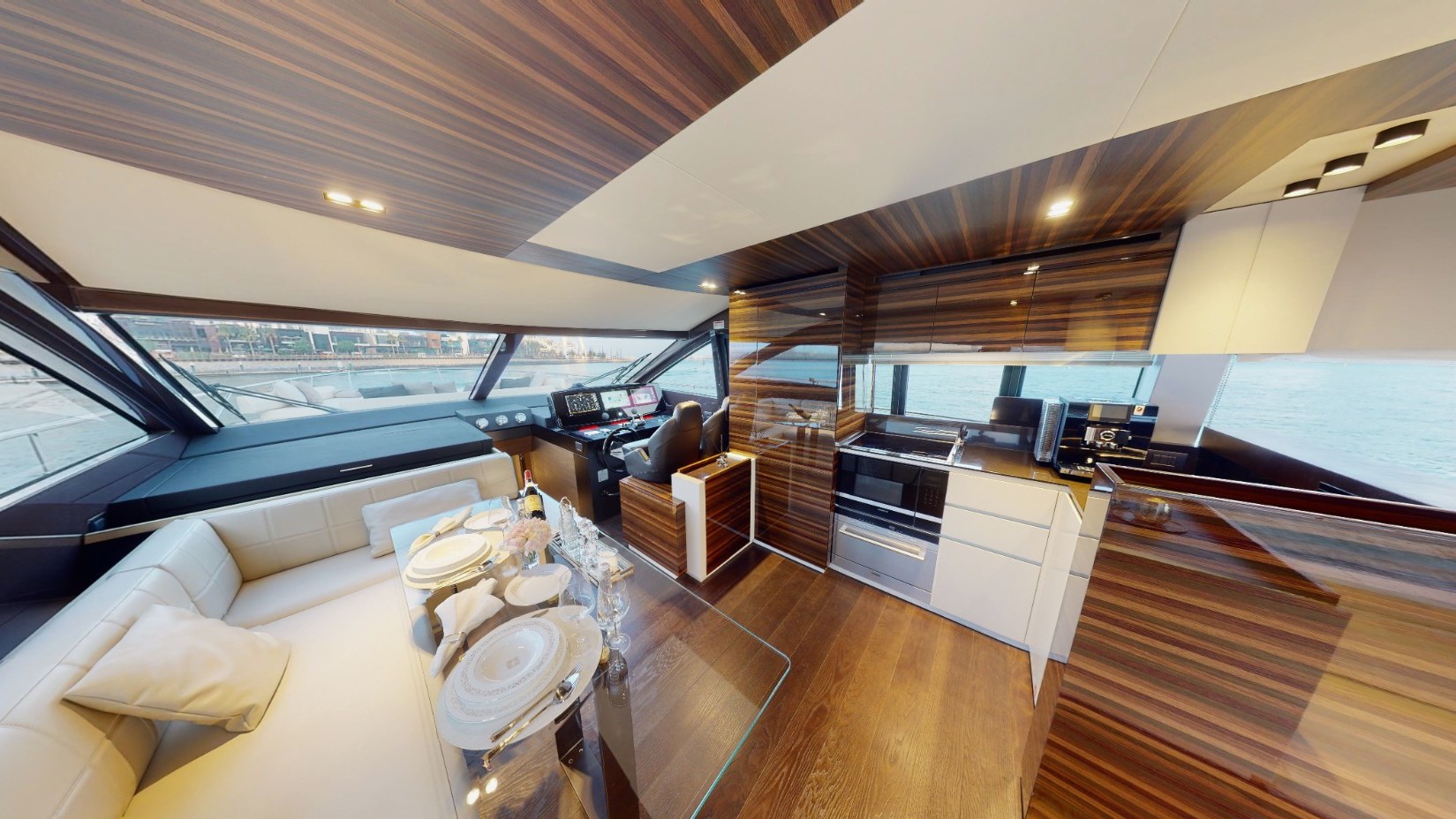 View 4: Ferretti 67 ft