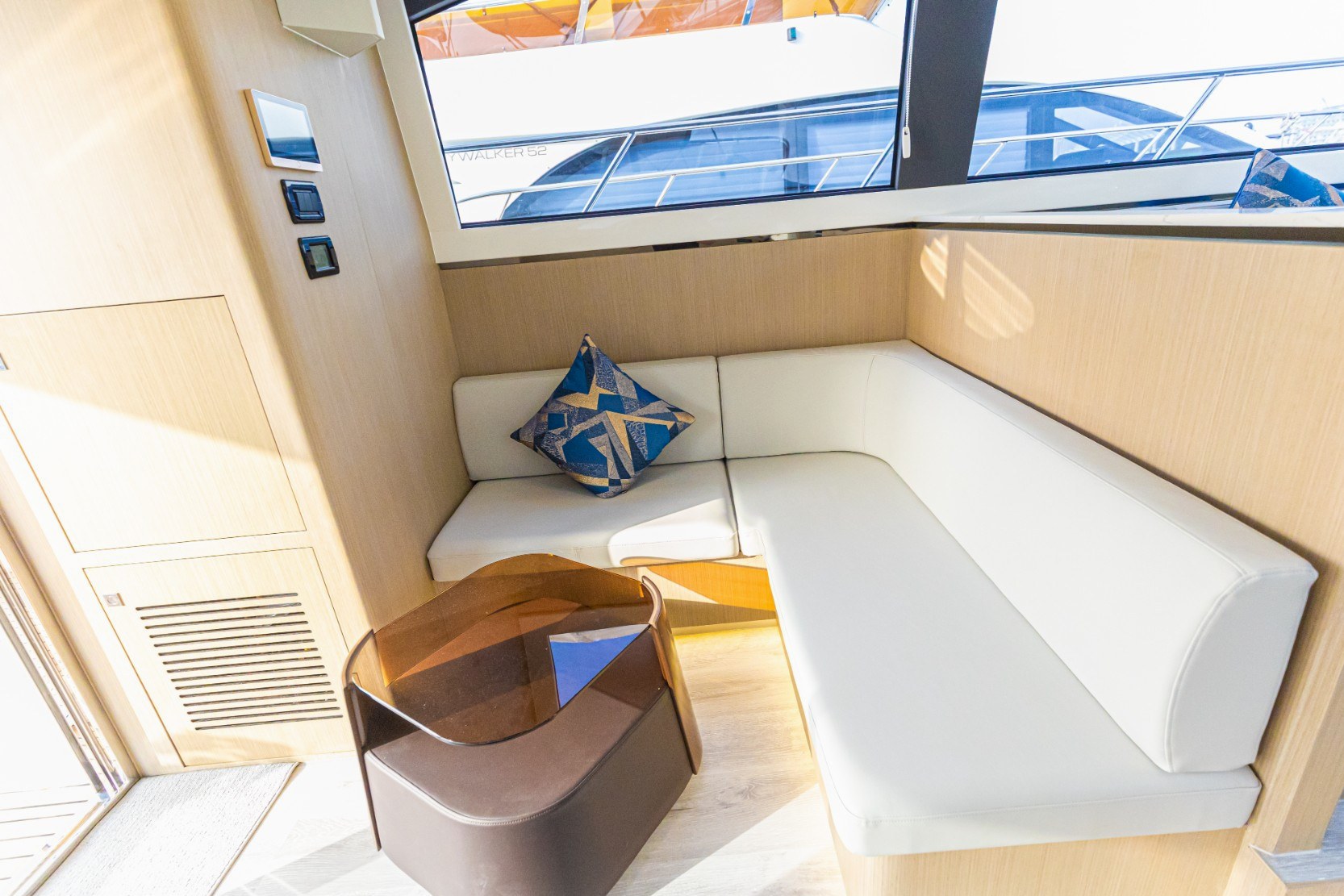 View 10: Sky Walker Axa