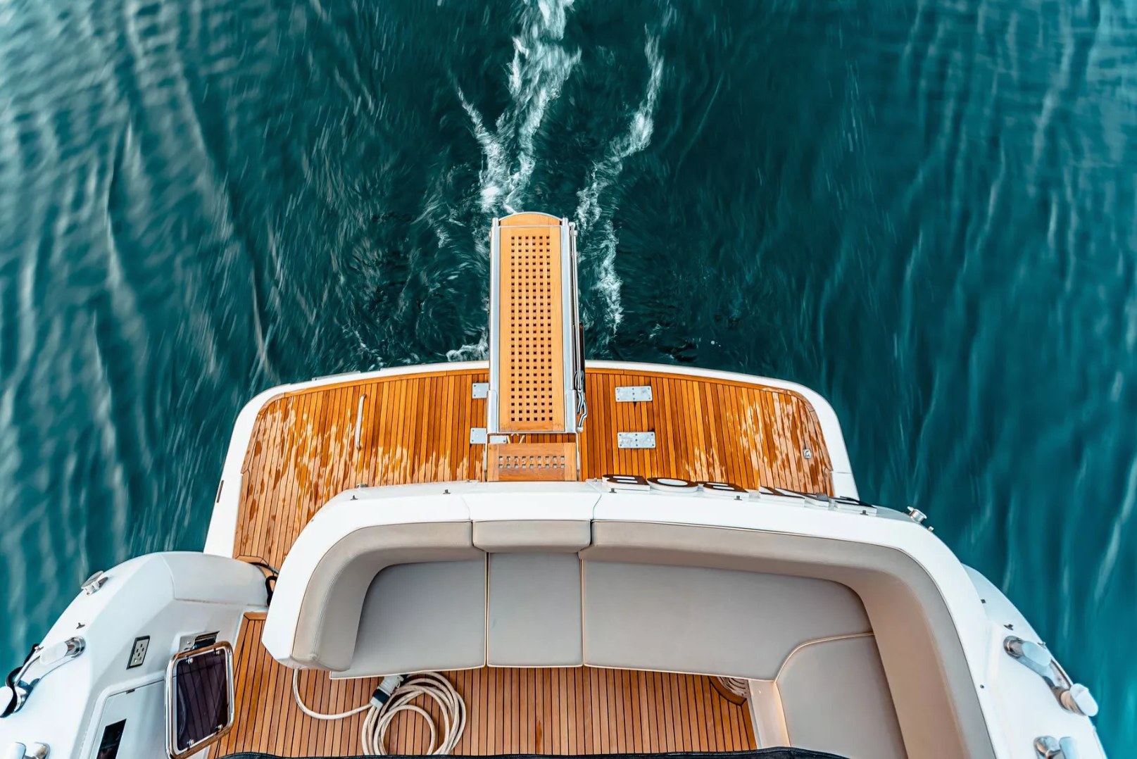 View 3: Azimut Magellano 43 ft