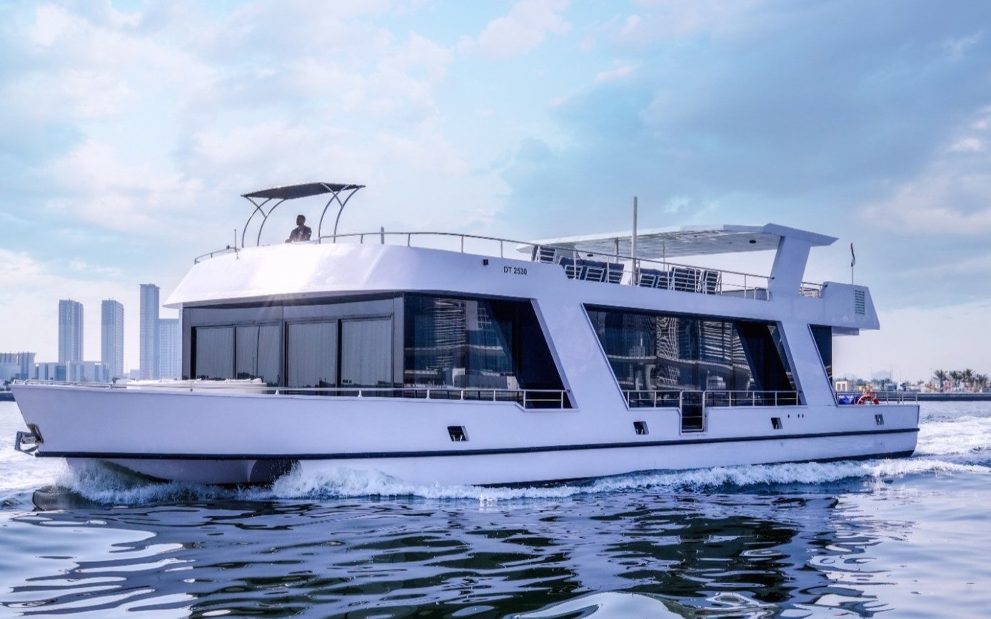 Bella Vitta for charter