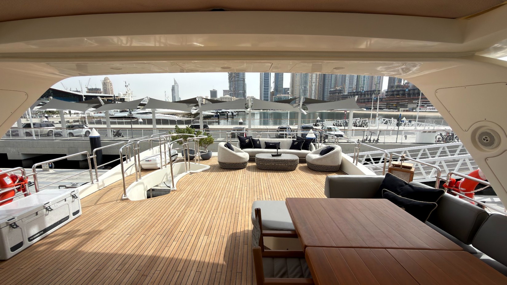 View 12: Azimut Satisfaction