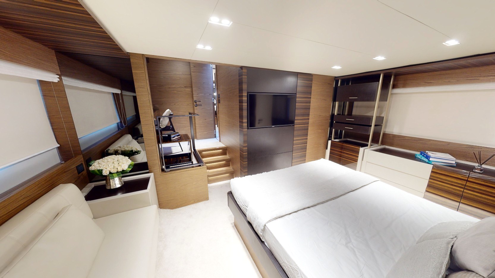 View 16: Ferretti 67 ft