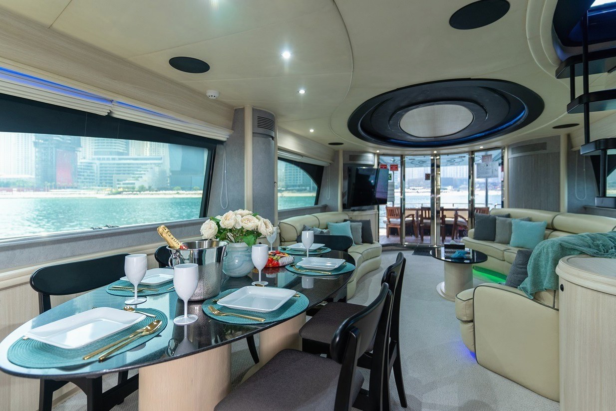 View 14: Azimut Anna
