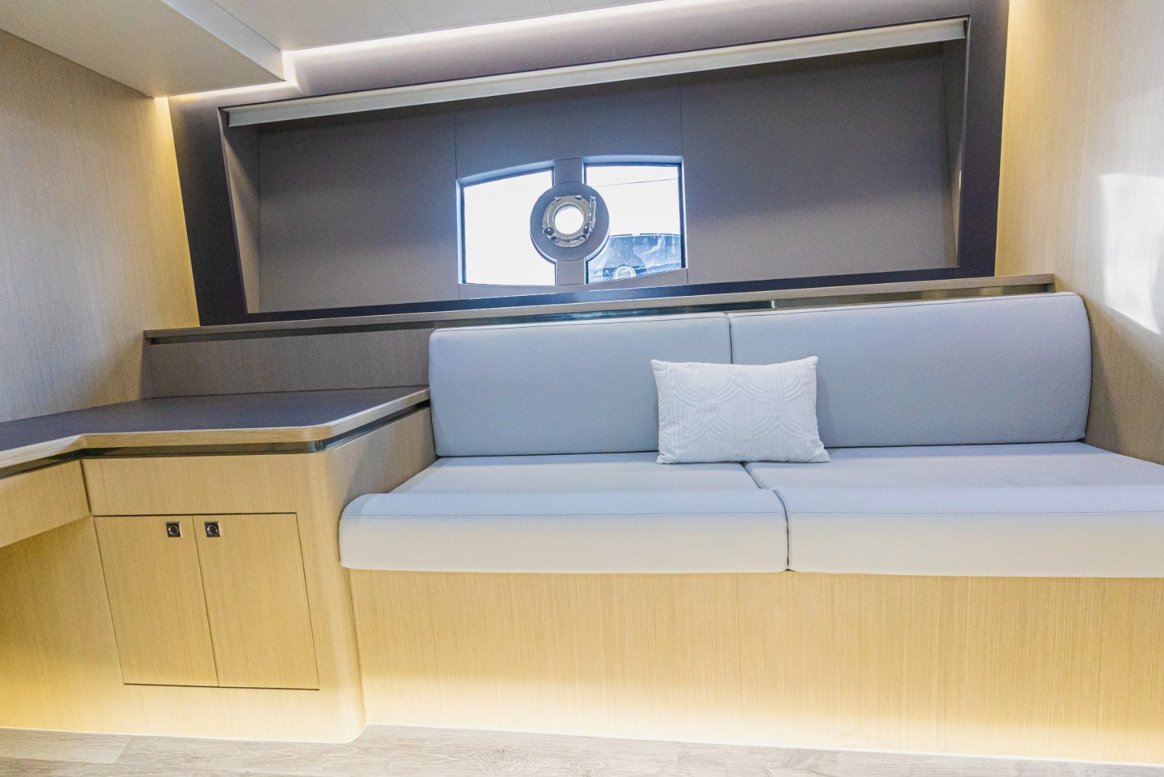 View 11: Sky Walker Axa