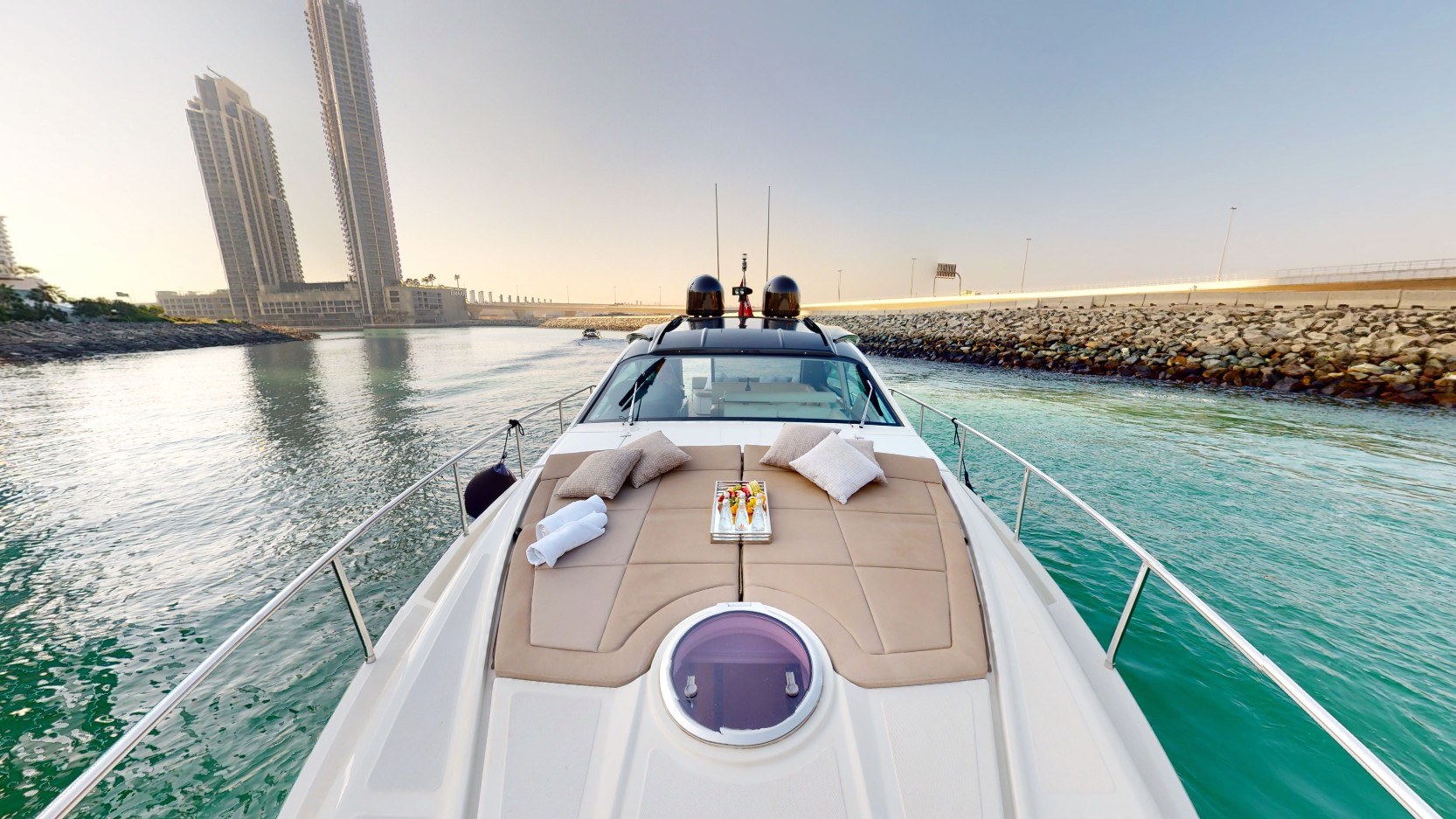 View 8: Pershing 5X Pearl White