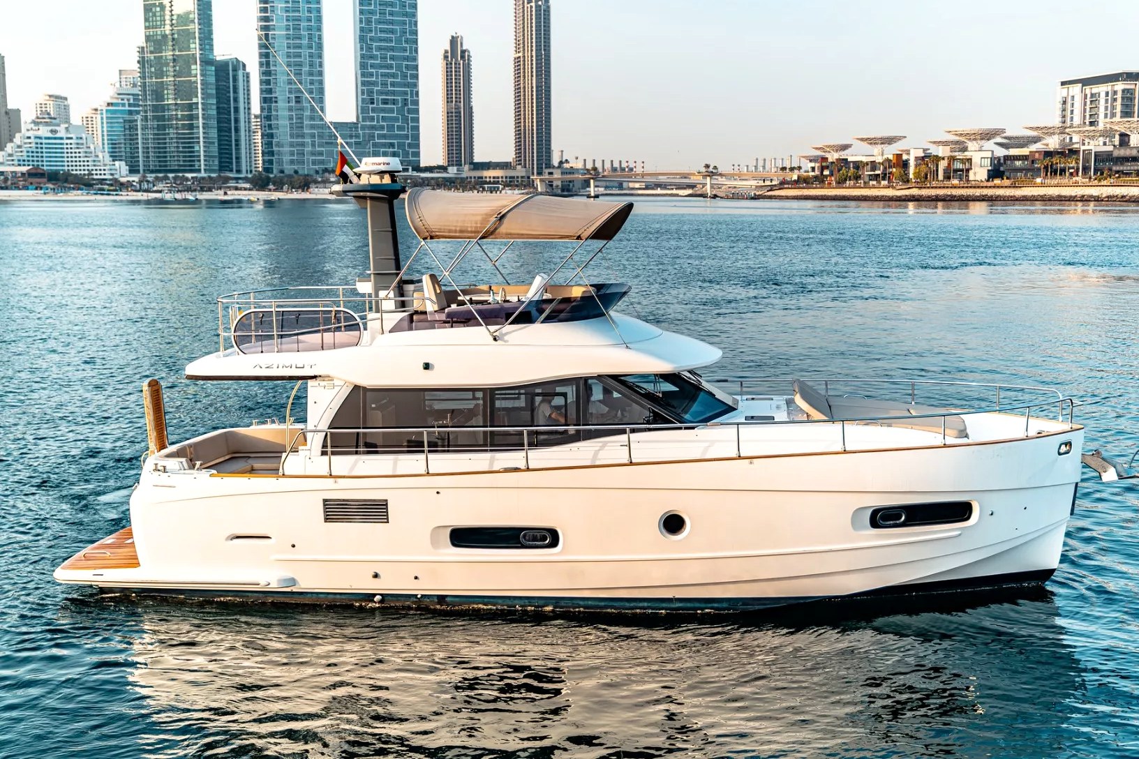 View 13: Azimut Magellano 43 ft