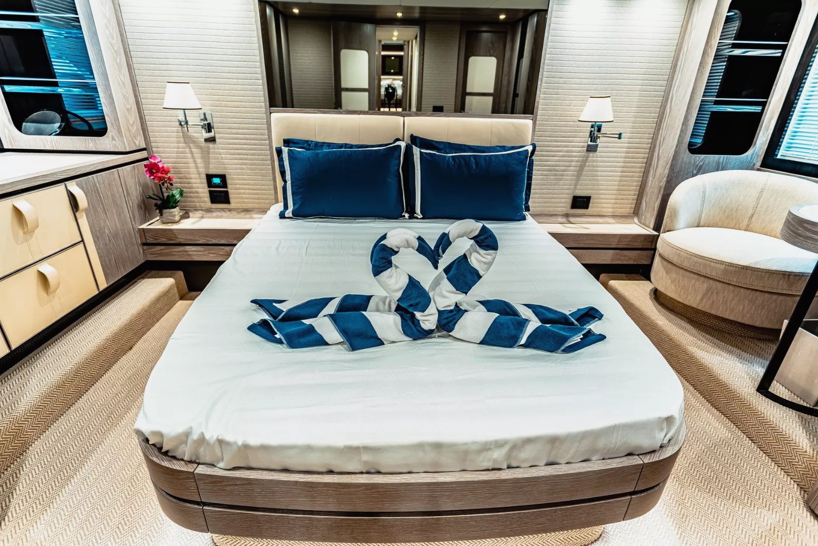 View 8: Azimut Magellano 66 ft