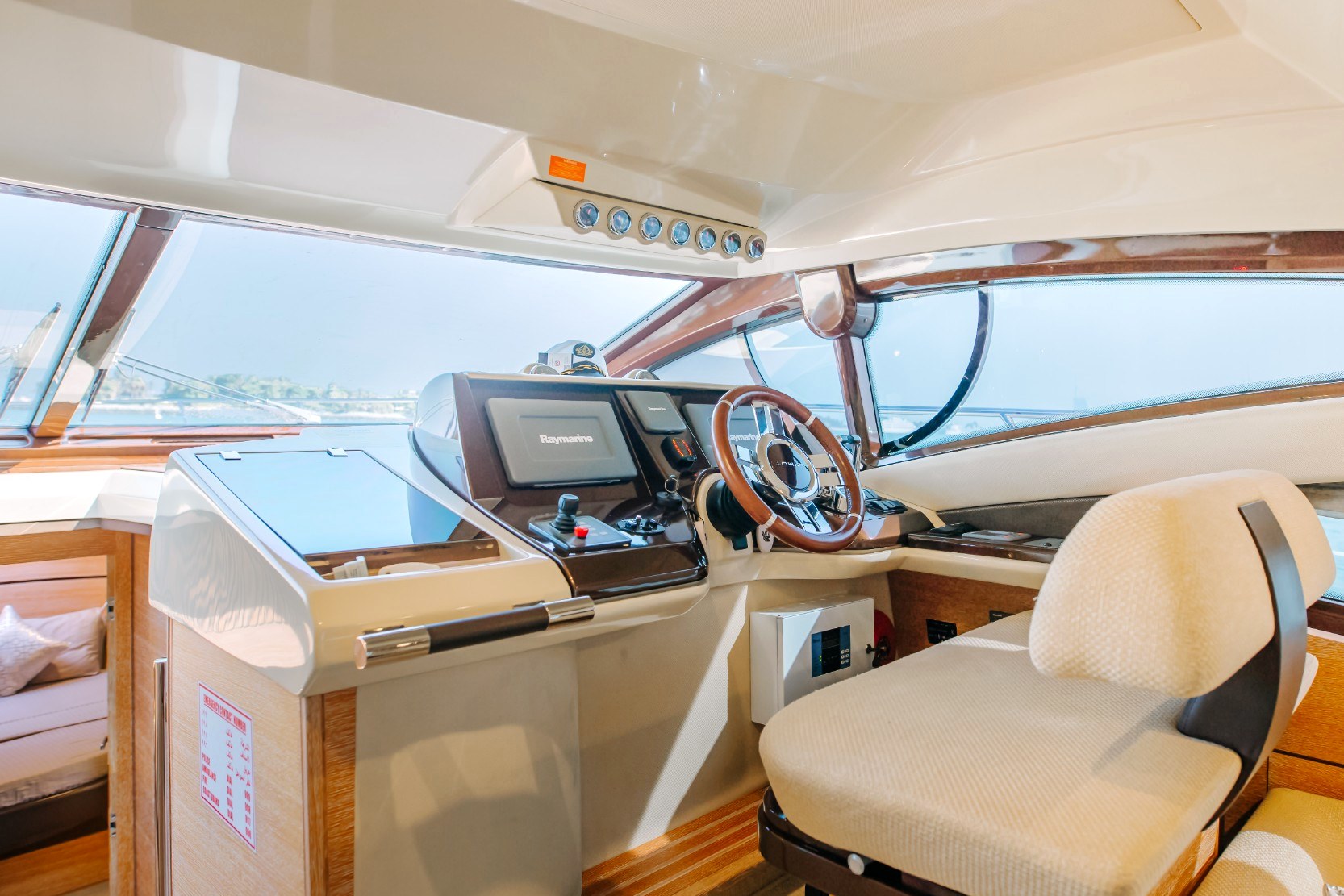 View 9: Azimut No Regrets