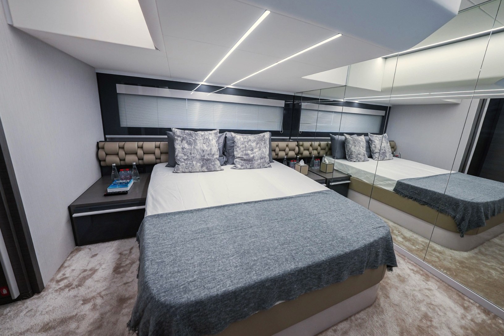 View 10: Pershing 5X Pearl White