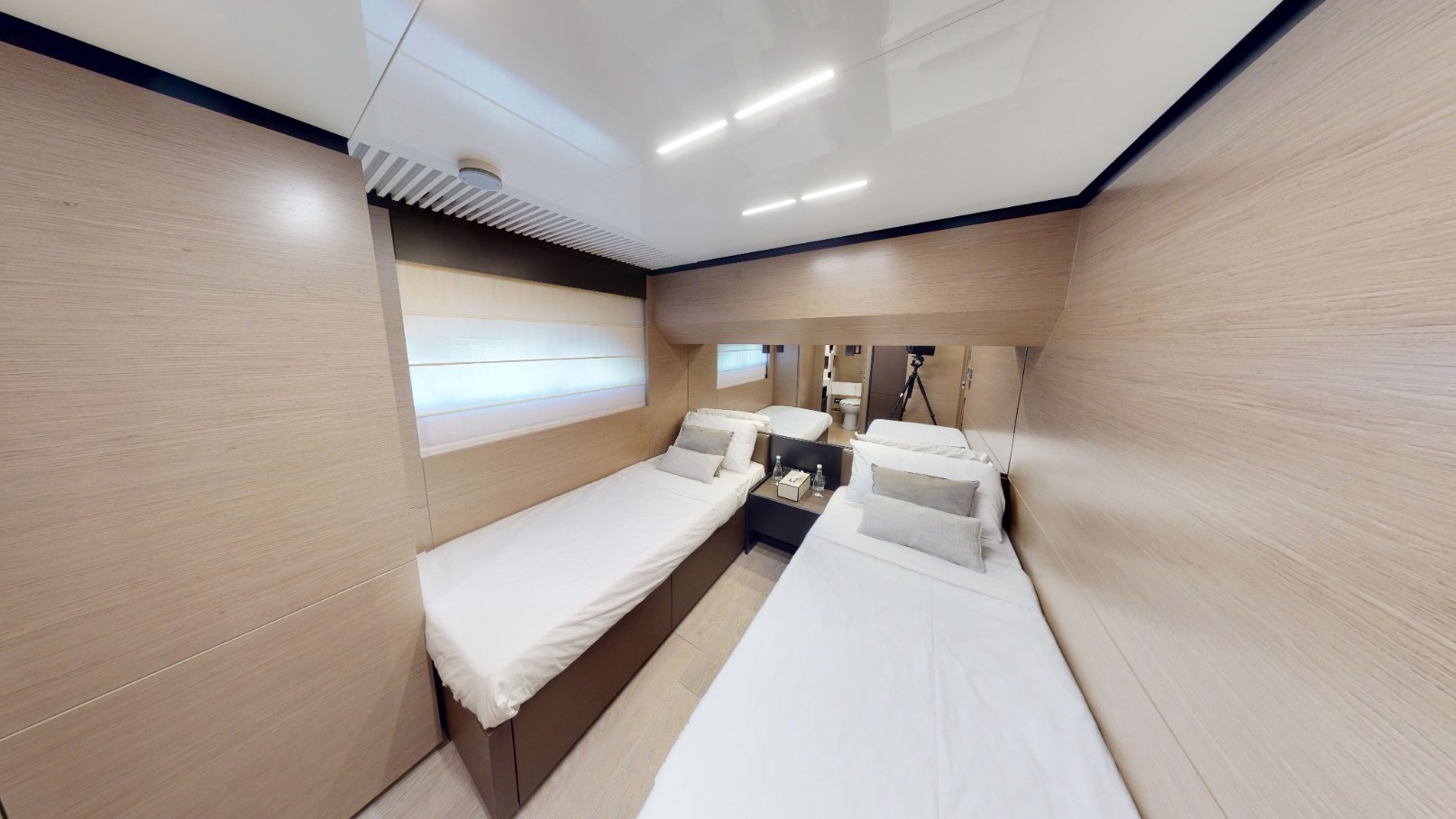 View 2: Ferretti 78 ft