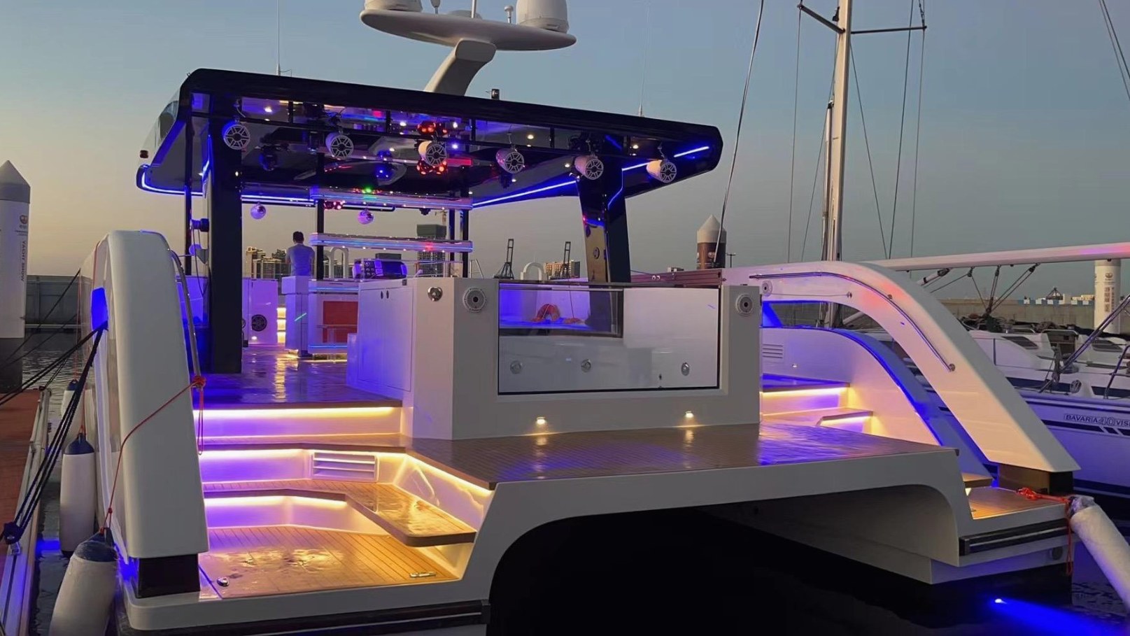 View 7: Catamaran Ozone