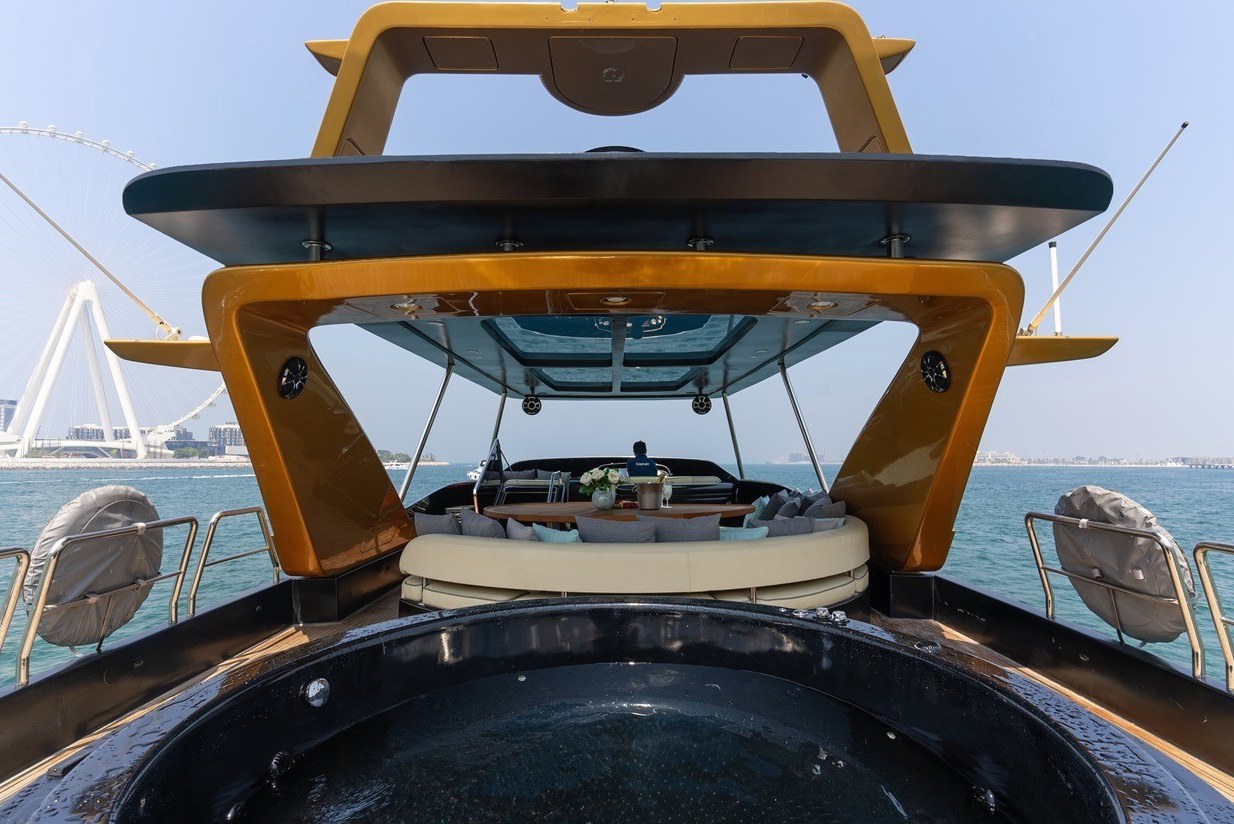 View 6: Azimut Anna