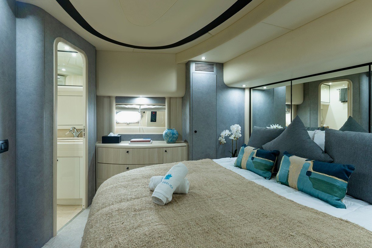 View 10: Azimut Anna