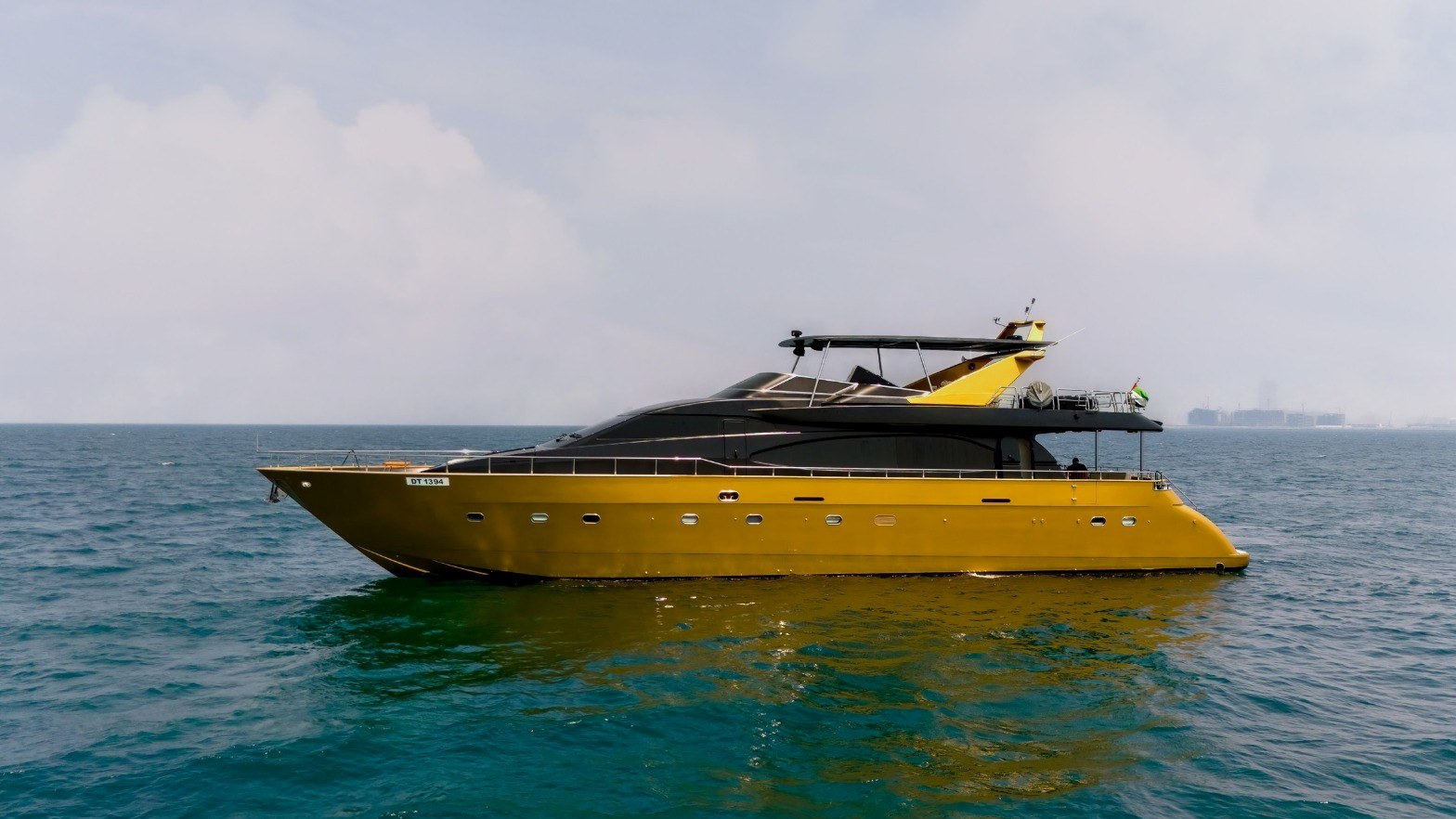 View 13: Azimut Anna