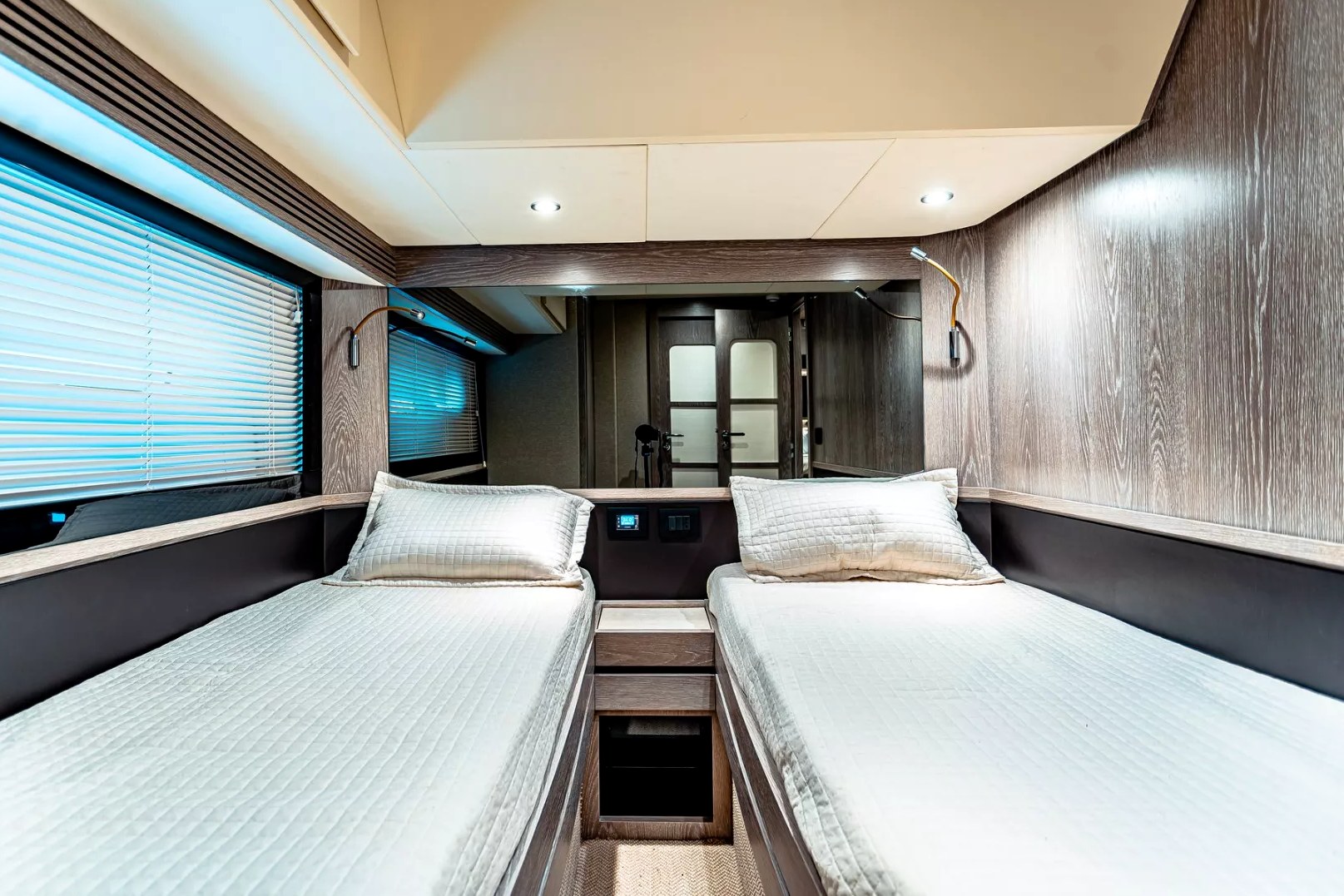 View 13: Azimut Magellano 66 ft