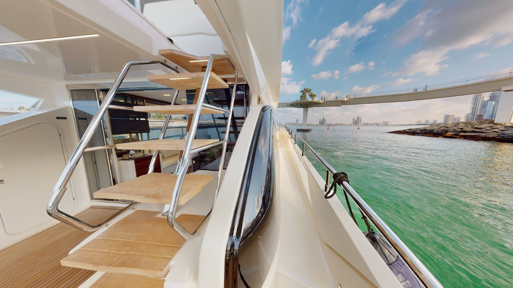 View 3: Ferretti 67 ft