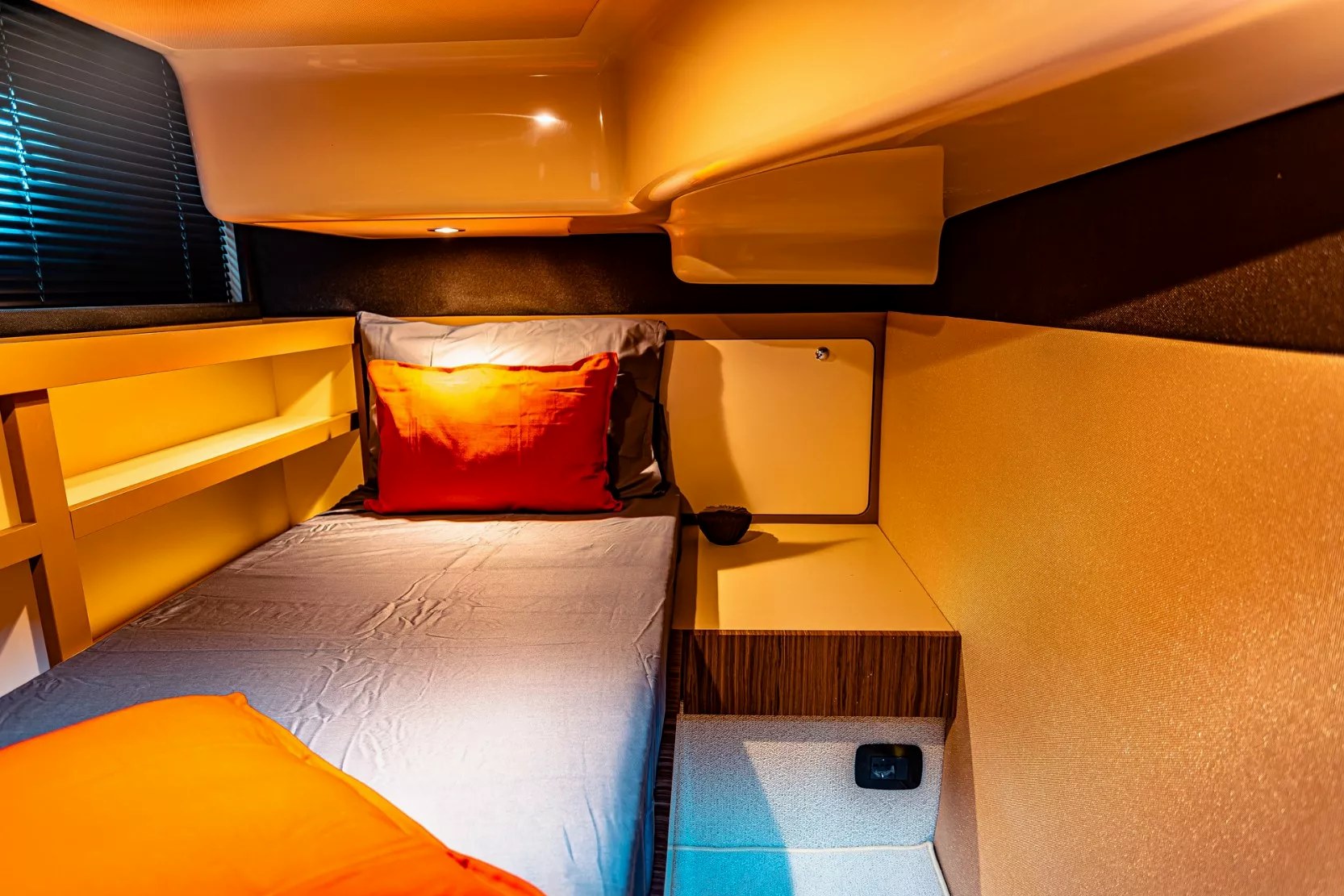 View 12: Azimut Magellano 43 ft