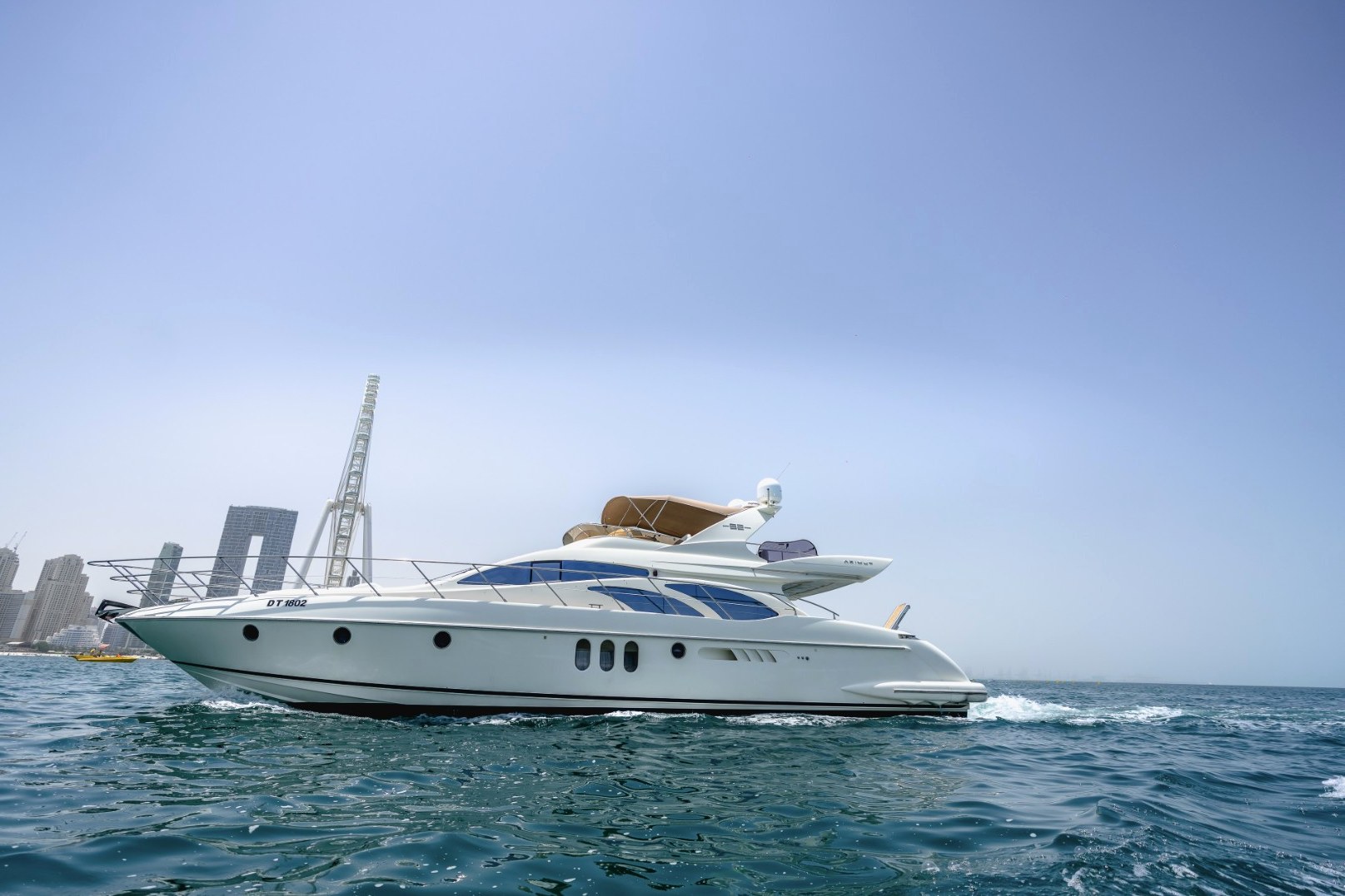 View 3: Azimut Lucky Star