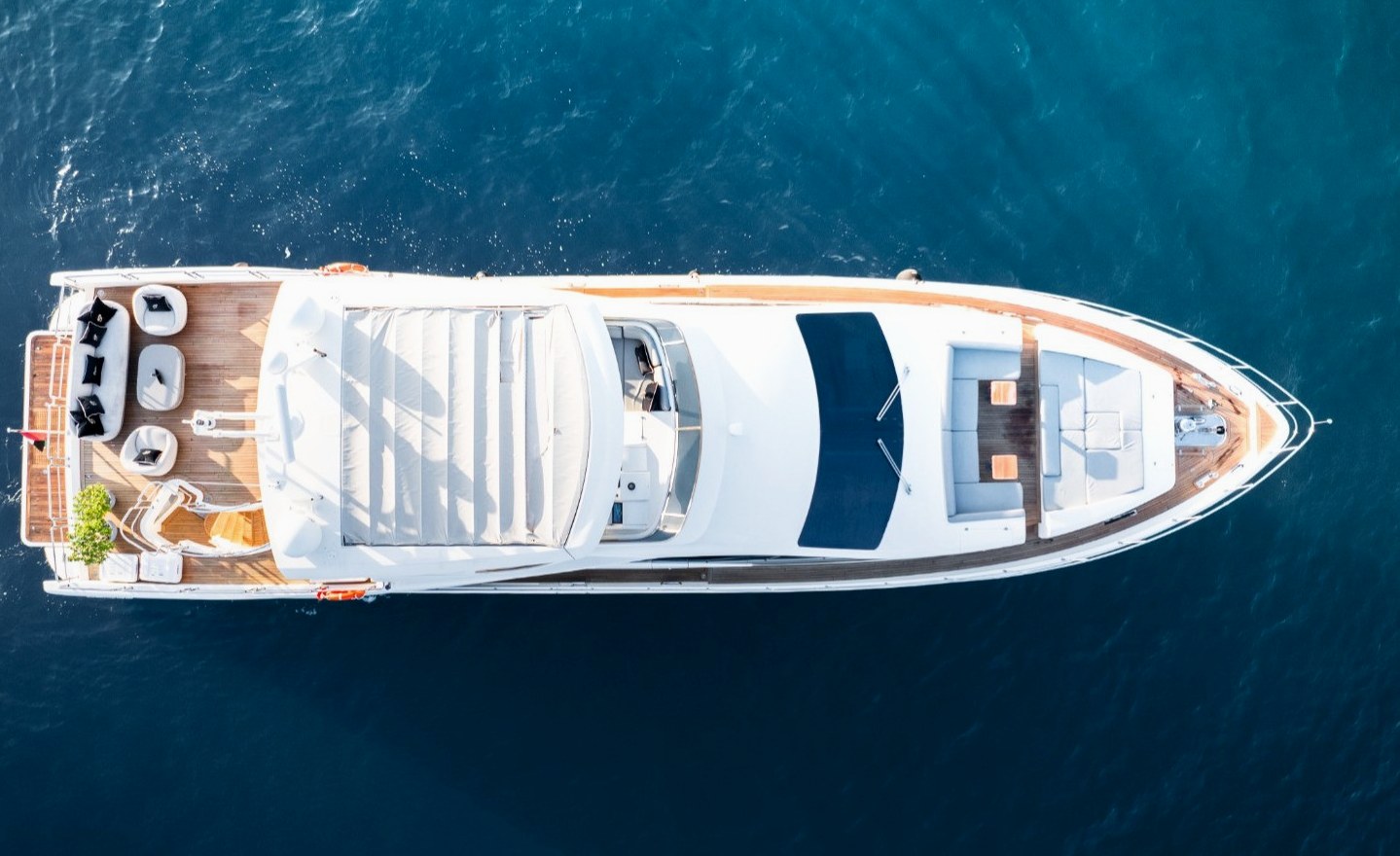 Azimut Satisfaction for charter