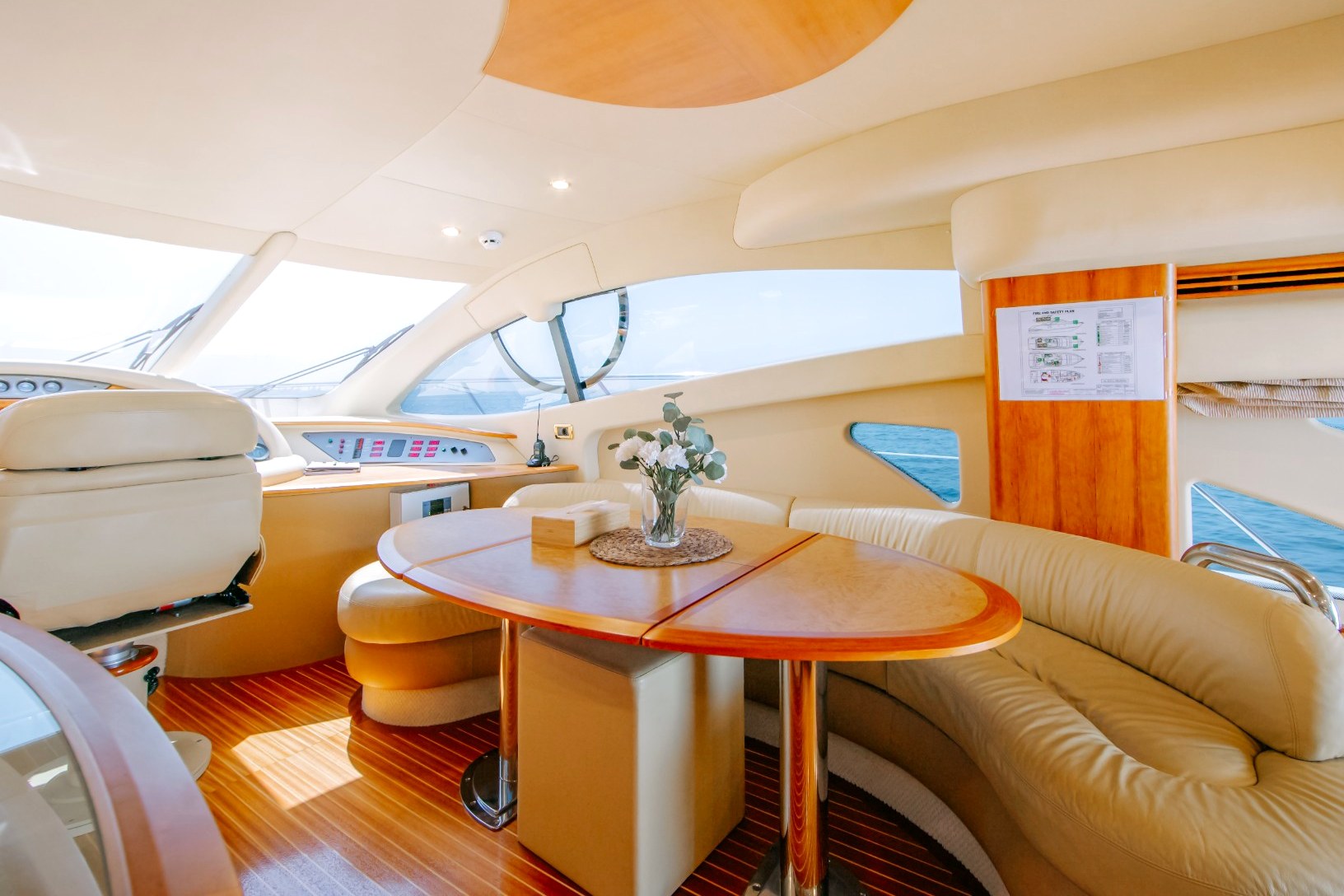 View 4: Azimut White Pearl