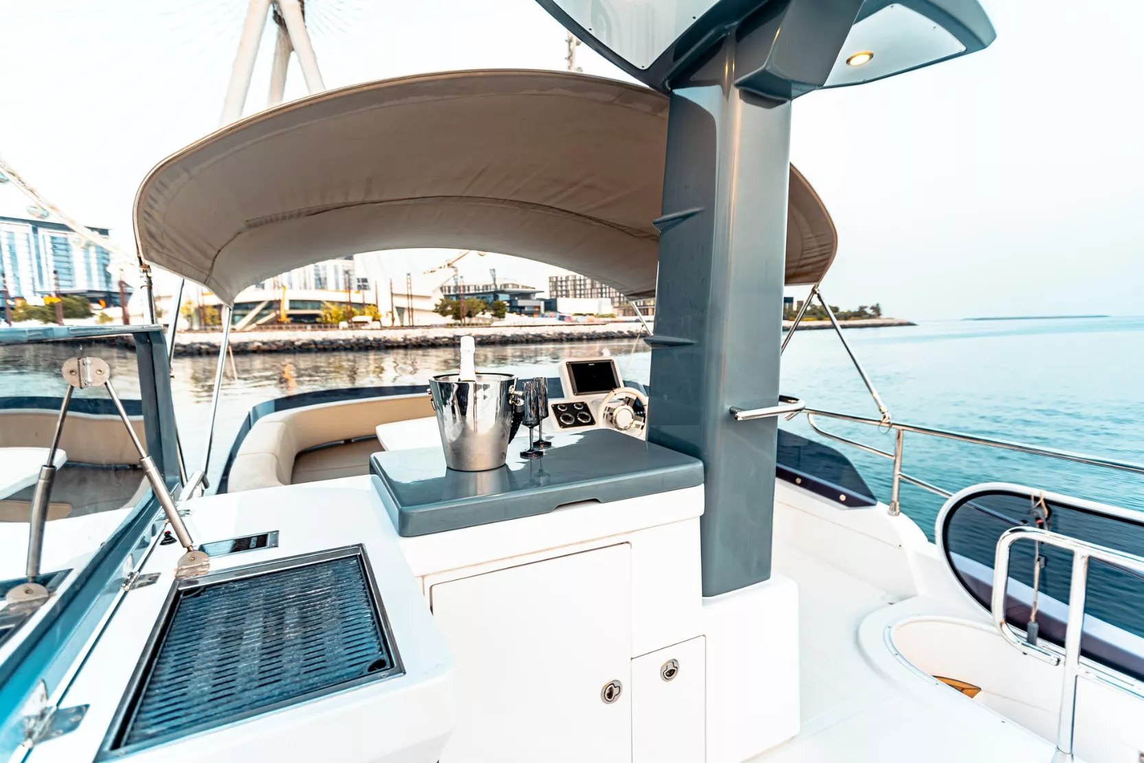 View 10: Azimut Magellano 43 ft
