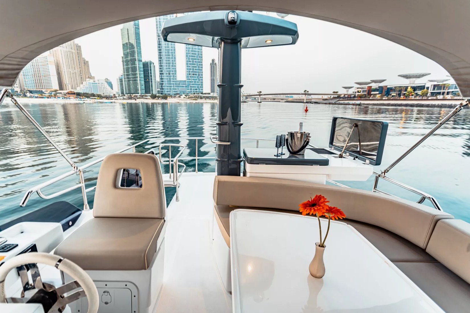 View 6: Azimut Magellano 43 ft