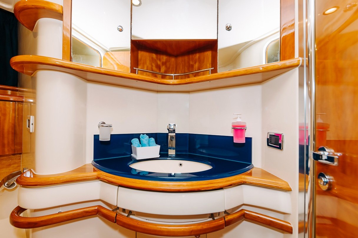 View 9: Azimut 8ofUs