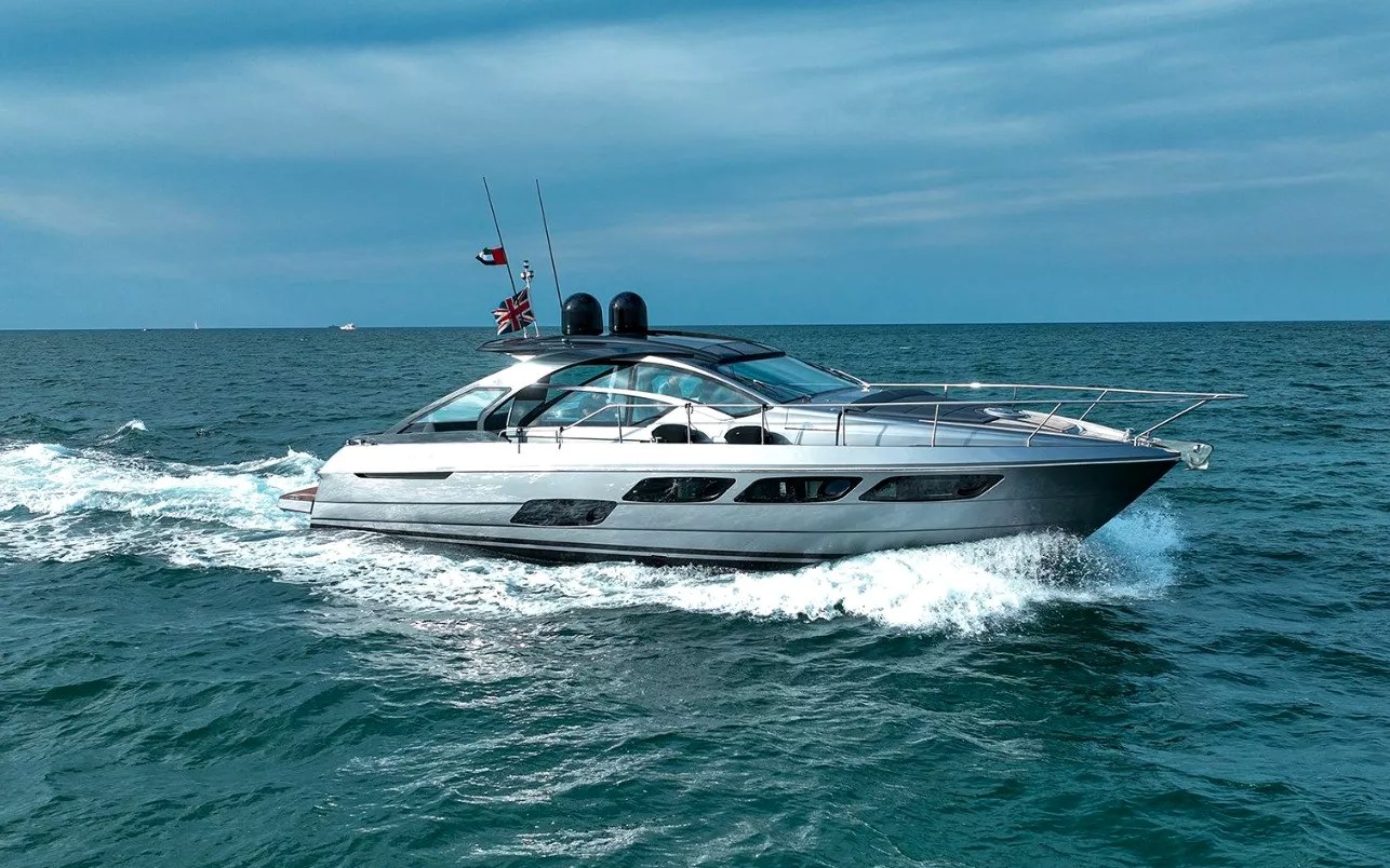 Pershing 5X Shark Grey، يخت خاص