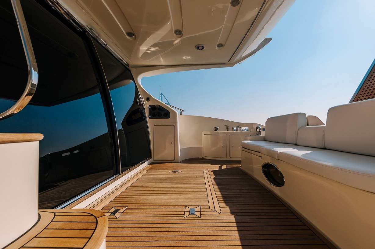View 2: Azimut 8ofUs