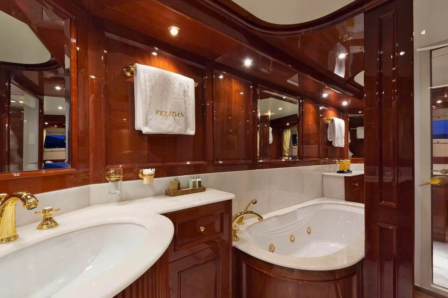 View 13: Benetti Gallus