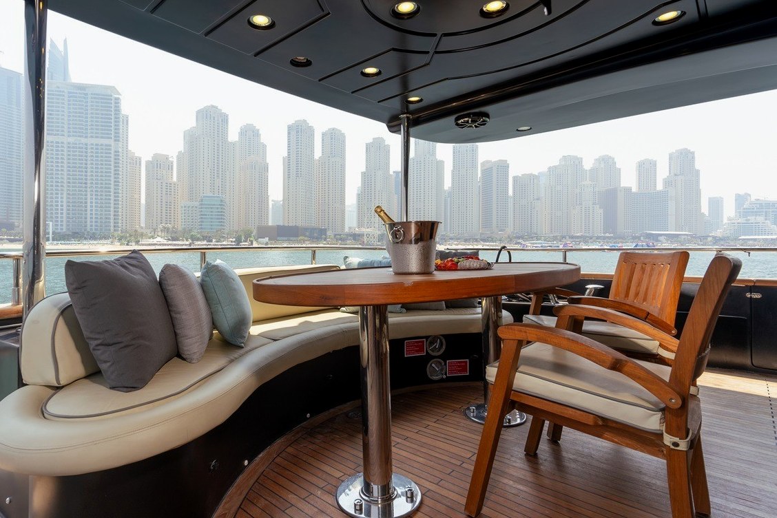 View 15: Azimut Anna