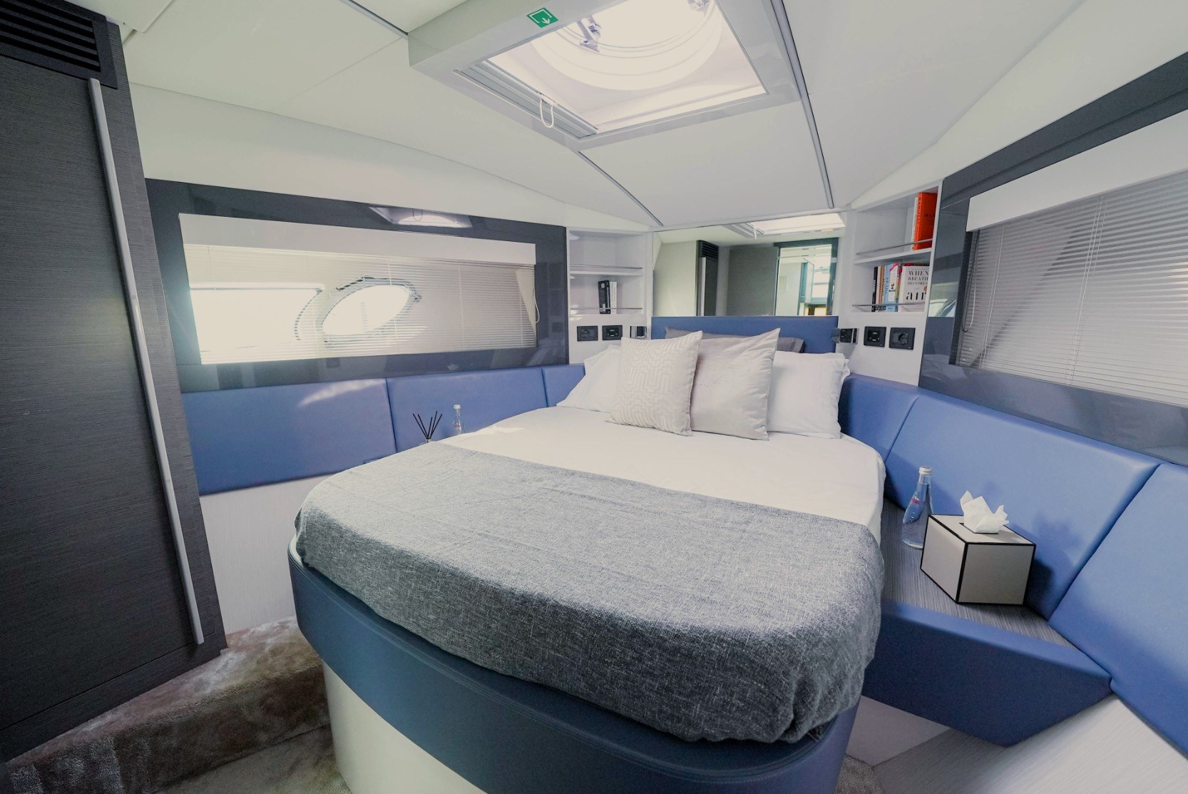 View 6: Pershing 5X Pearl White