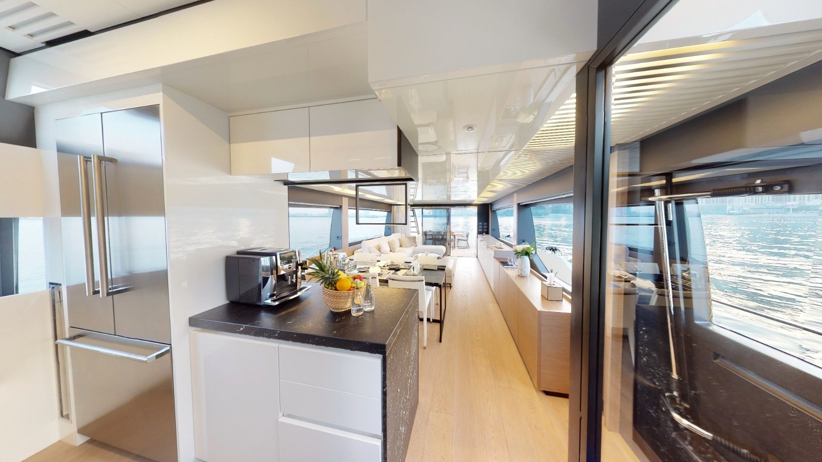 View 4: Ferretti 78 ft