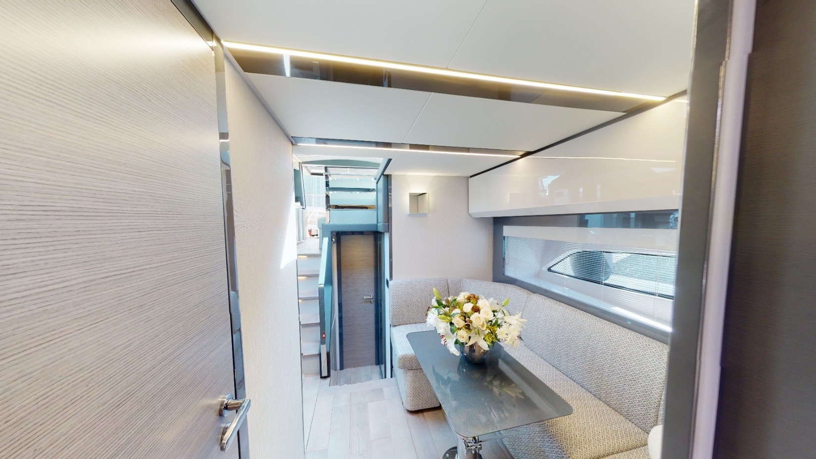 View 2: Pershing 5X Pearl White