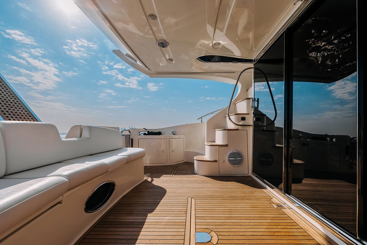 View 4: Azimut Candy