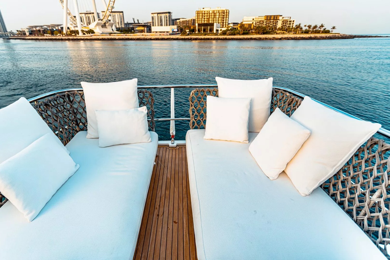 View 6: Azimut Magellano 66 ft