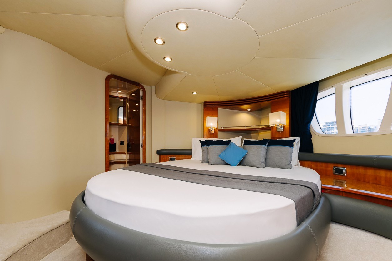 View 8: Azimut 8ofUs