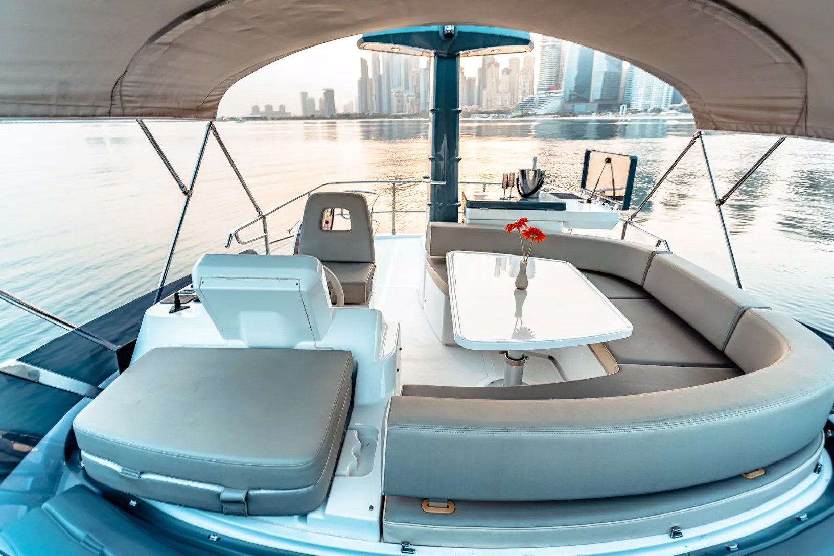 View 7: Azimut Magellano 43 ft