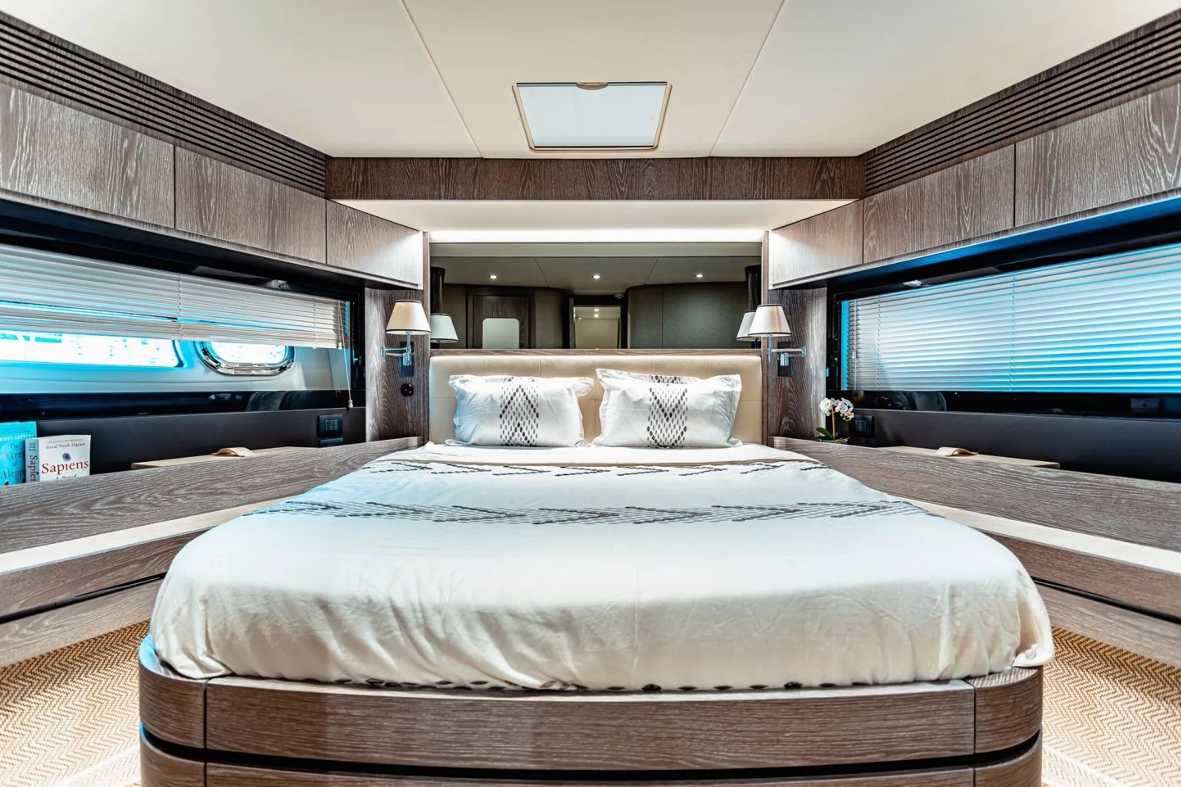 View 15: Azimut Magellano 66 ft