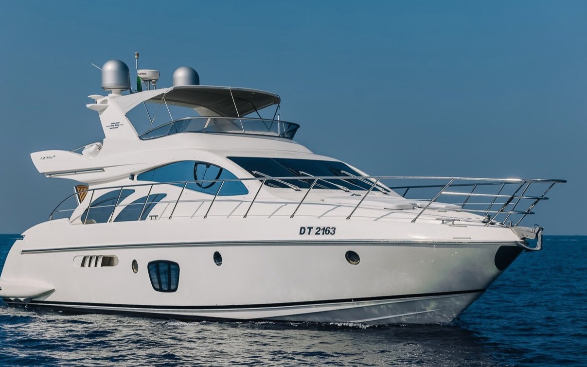 Azimut 8ofUs for charter