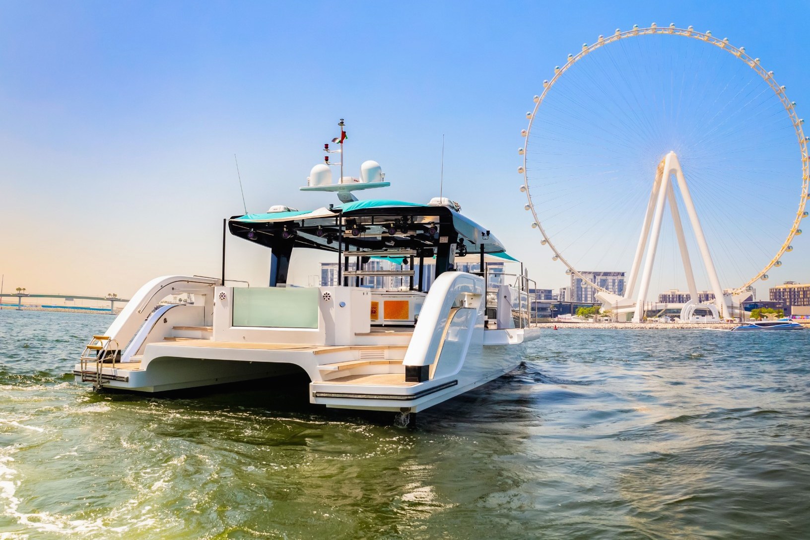 View 8: Catamaran Ozone