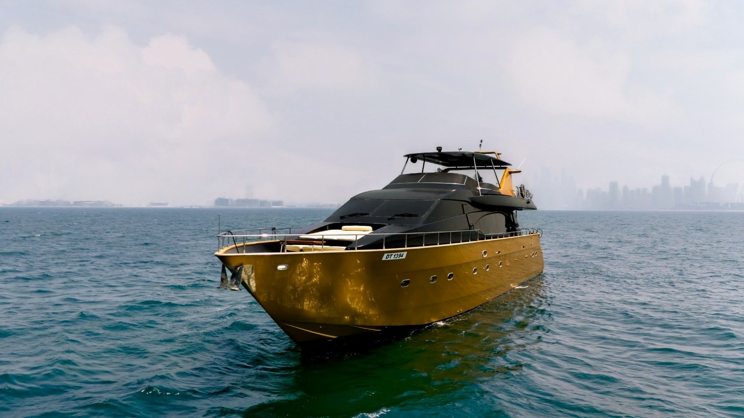 View 12: Azimut Anna